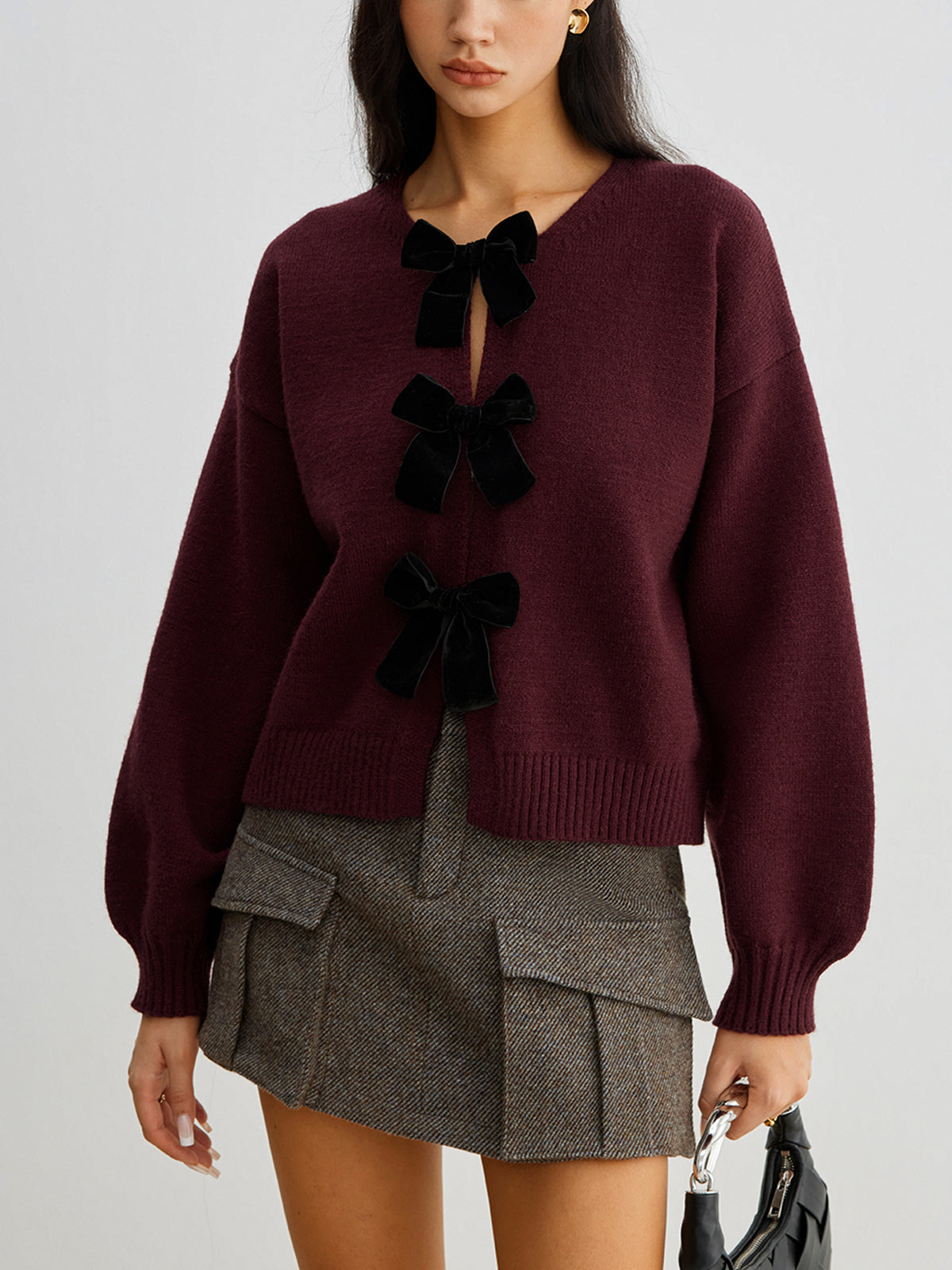 R&B | Strickcardigan mit Samtschleifen Wollmischung Feminin und Modern