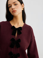 R&B | Strickcardigan mit Samtschleifen Wollmischung Feminin und Modern