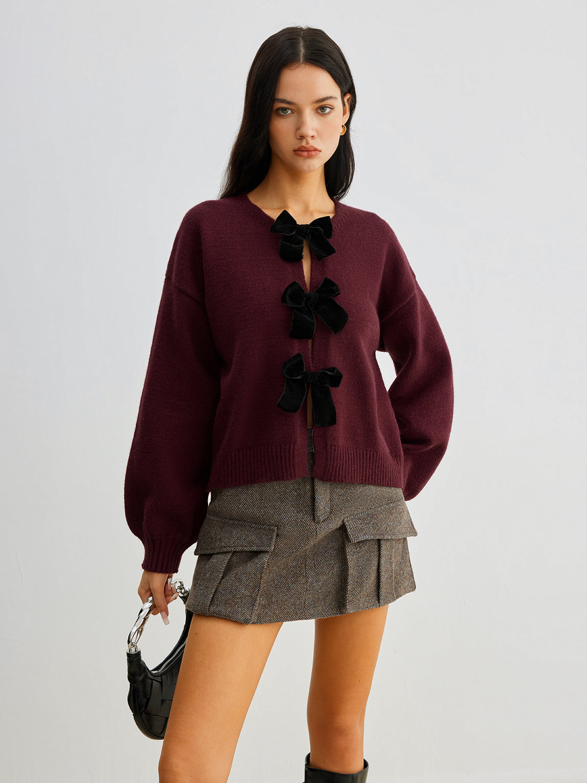 R&B | Strickcardigan mit Samtschleifen Wollmischung Feminin und Modern