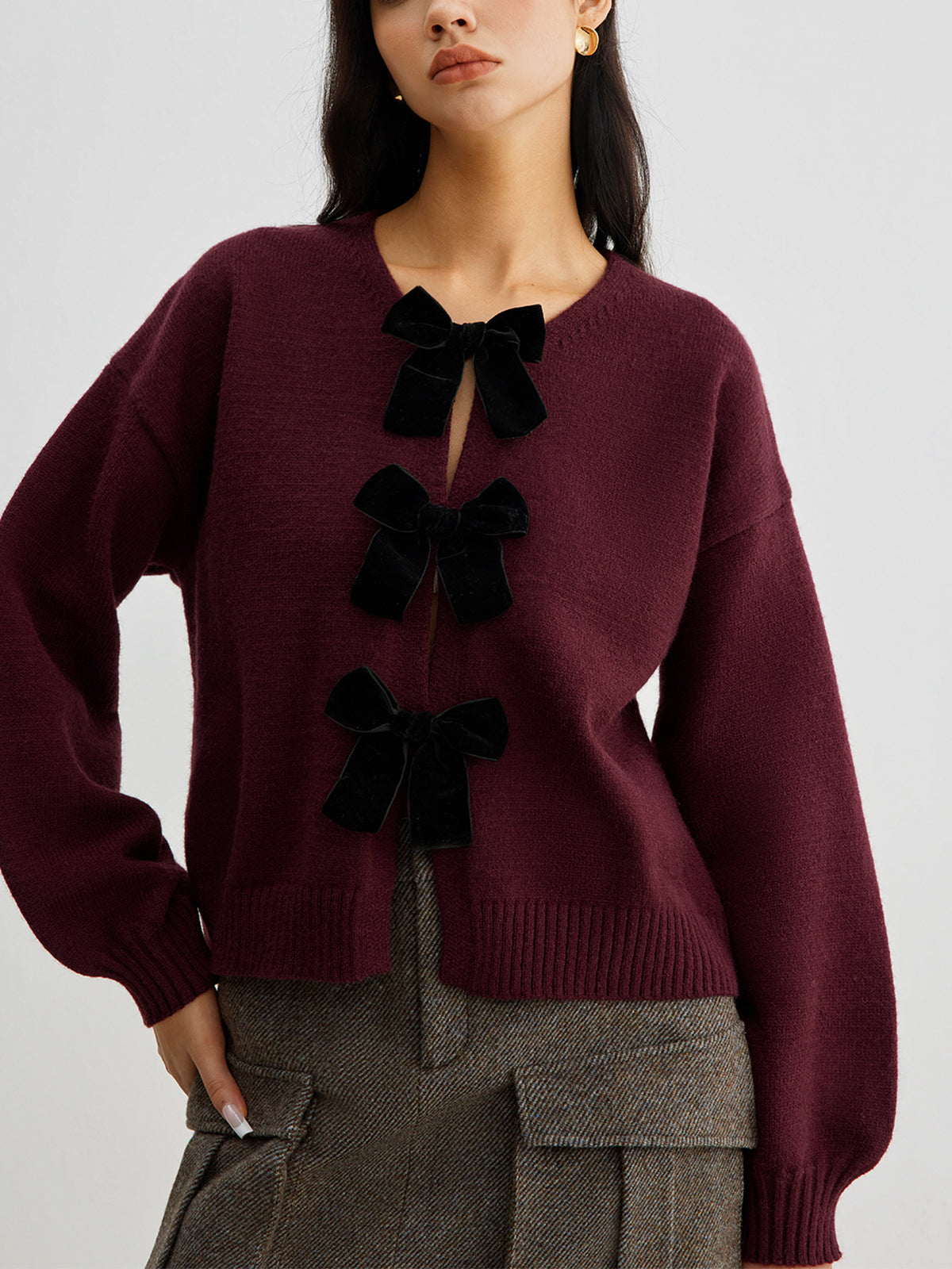 R&B | Strickcardigan mit Samtschleifen Wollmischung Feminin und Modern