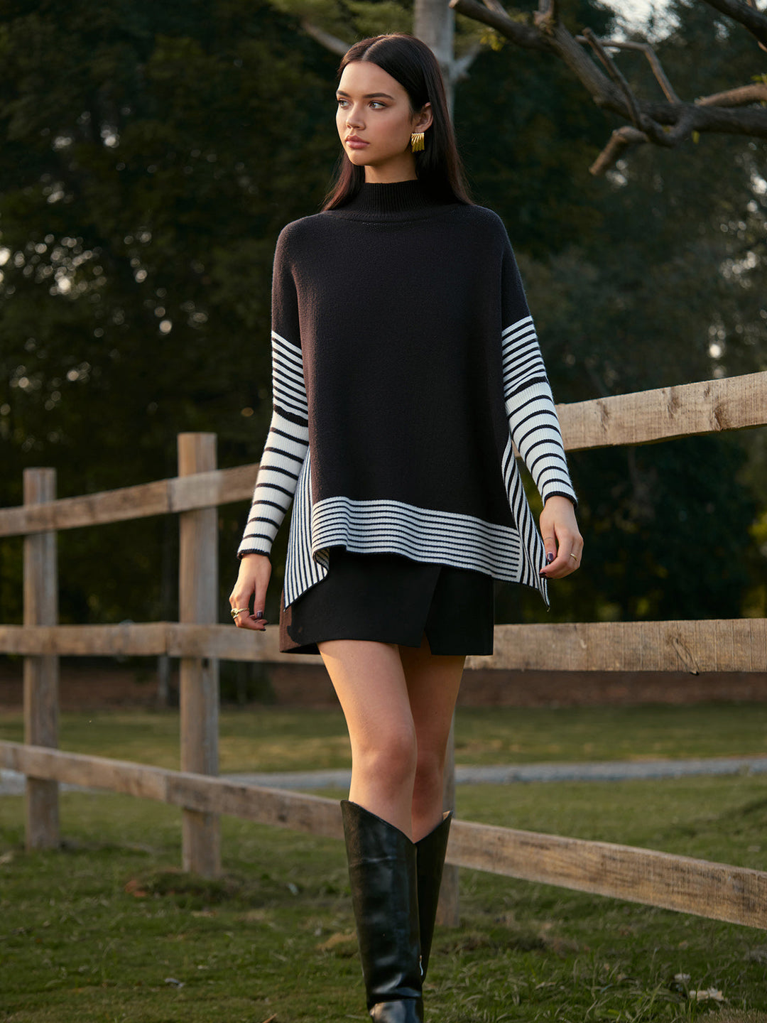 R&B | Poncho mit Hohem Kragen Asymmetrischer Schnitt Modern und Bequem