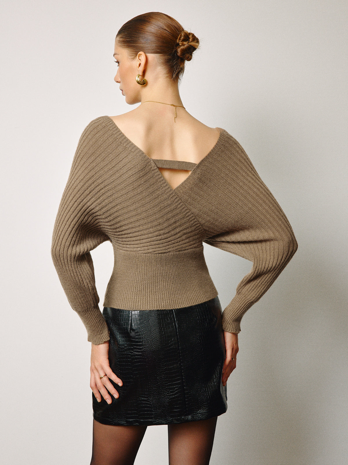 R&B | Rippenstrick Bluse V-ausschnitt und Wickeldesign Elegant und Feminin