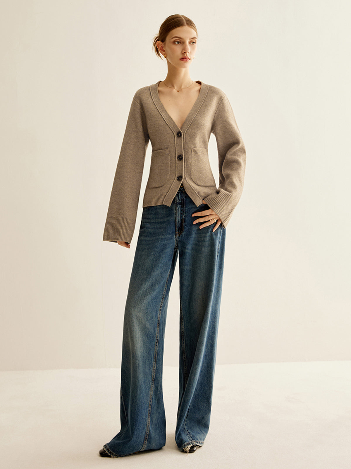 R&B | Strickcardigan mit V-ausschnitt Taschen und Knöpfe Zeitloser Komfort