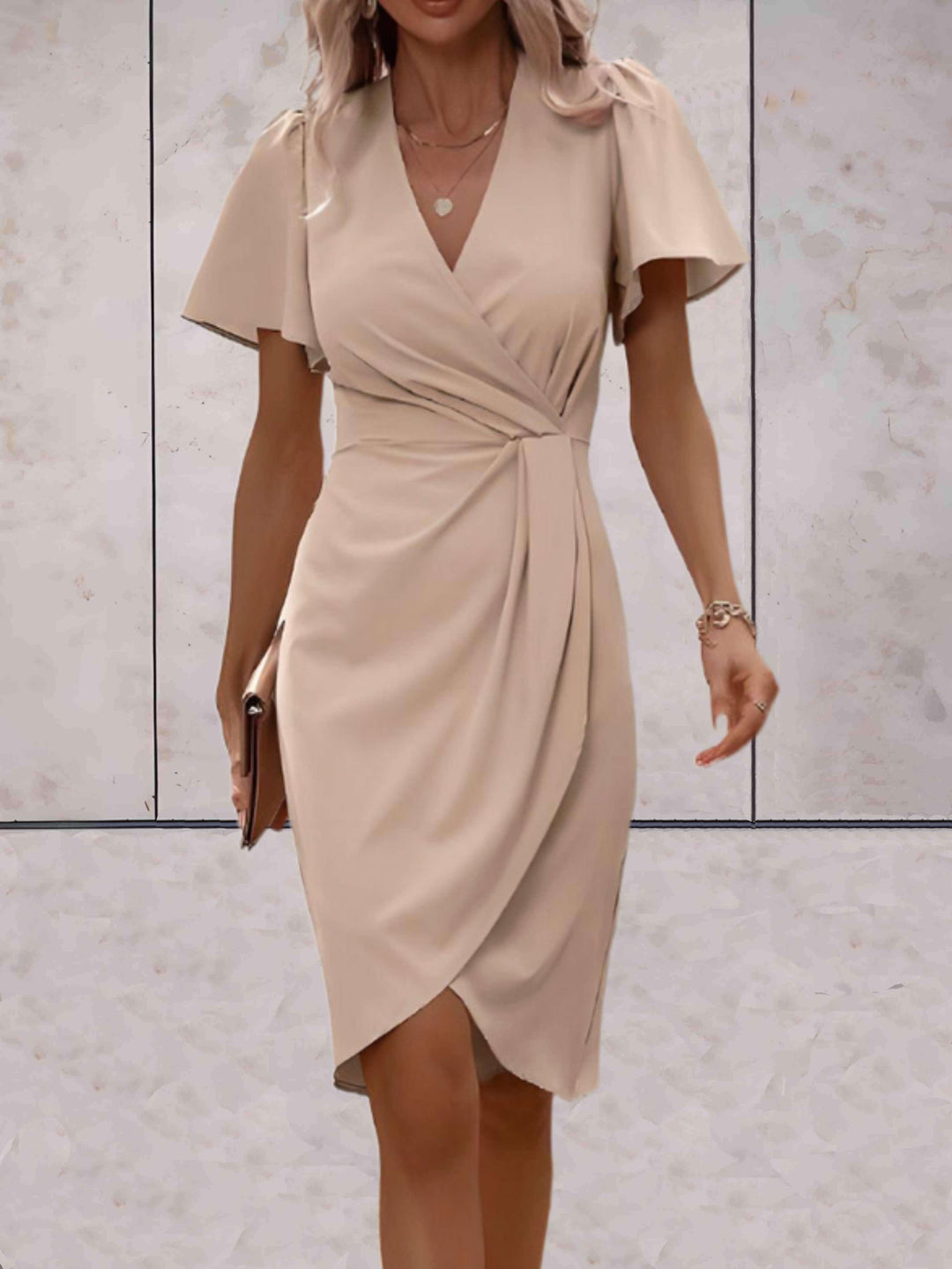 elegante wikkeljurk met korte mouwen
