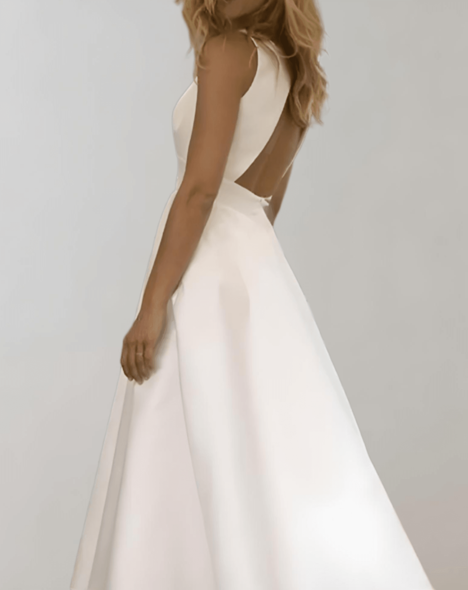 R&B | Weißes Minimalistisches Brautkleid Mit Tiefem V-Ausschnitt Und Taschen