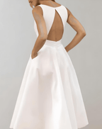 R&B | Weißes Minimalistisches Brautkleid Mit Tiefem V-Ausschnitt Und Taschen