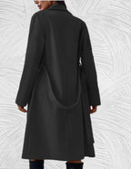 R&B | Lange und Oversized Jacke mit Knopfverschluss, Brusttaschen und Bindegürtel