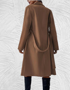 R&B | Lange und Oversized Jacke mit Knopfverschluss, Brusttaschen und Bindegürtel