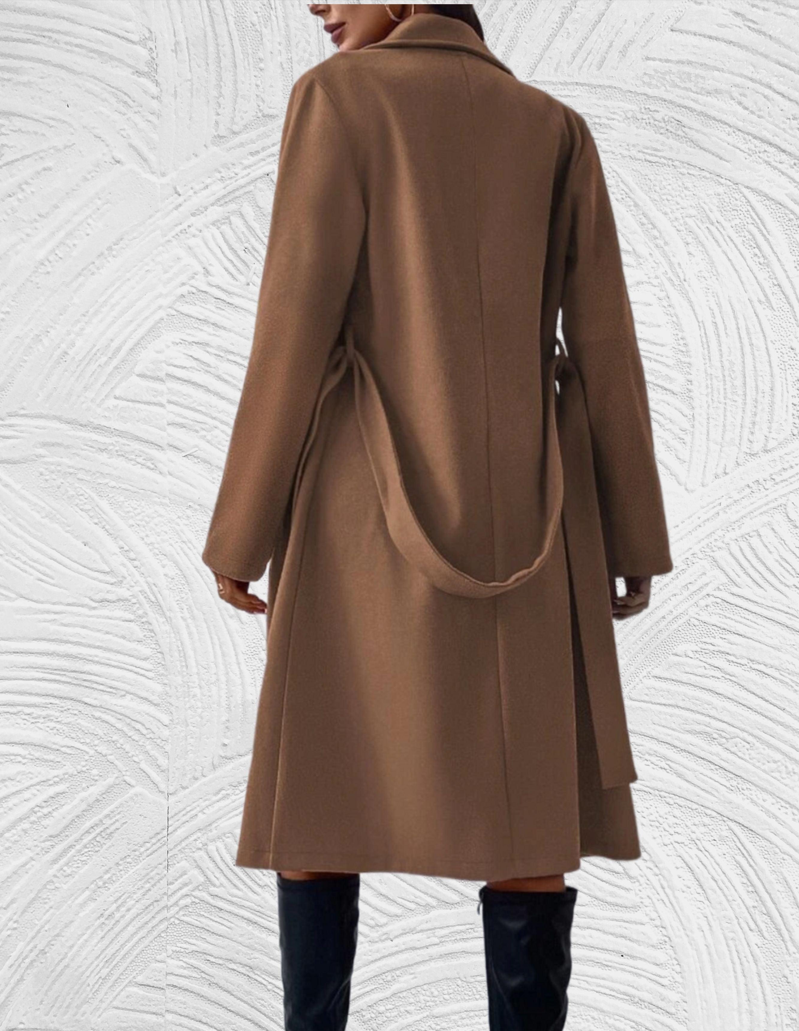 R&B | Lange und Oversized Jacke mit Knopfverschluss, Brusttaschen und Bindegürtel