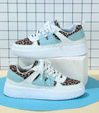 Stilvolle und bequeme Sneaker in einem einzigartigen Design R&B