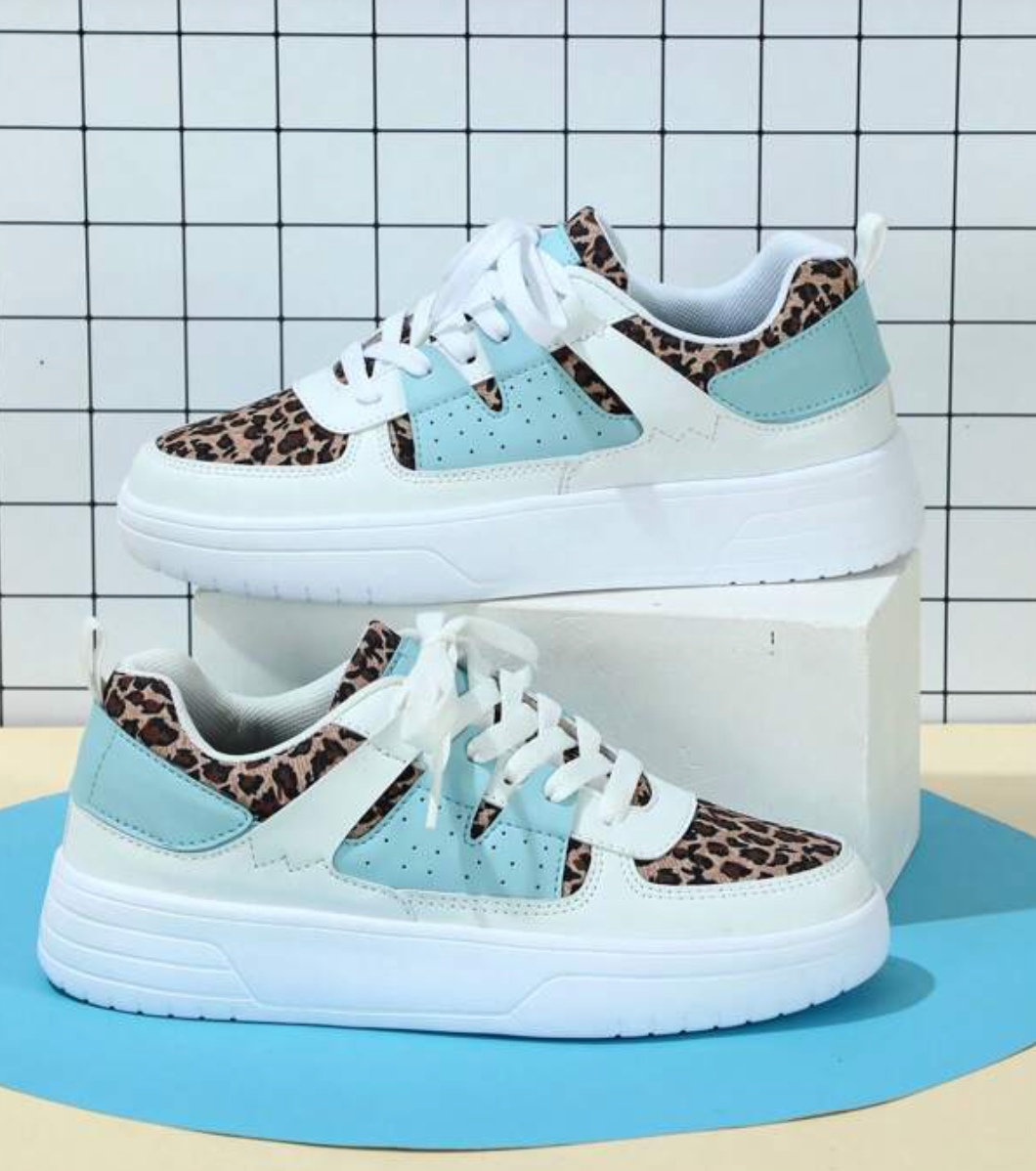 Stilvolle und bequeme Sneaker in einem einzigartigen Design R&B