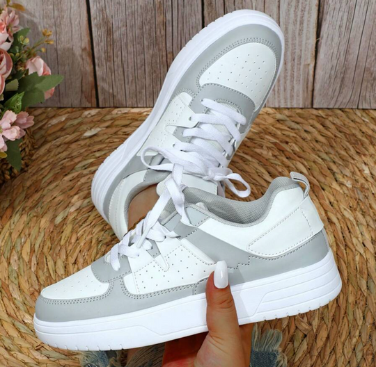 Stilvolle und bequeme Sneaker in einem einzigartigen Design R&B