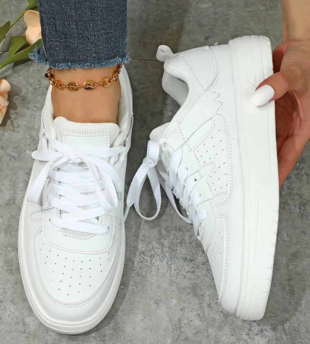 Stilvolle und bequeme Sneaker in einem einzigartigen Design R&B