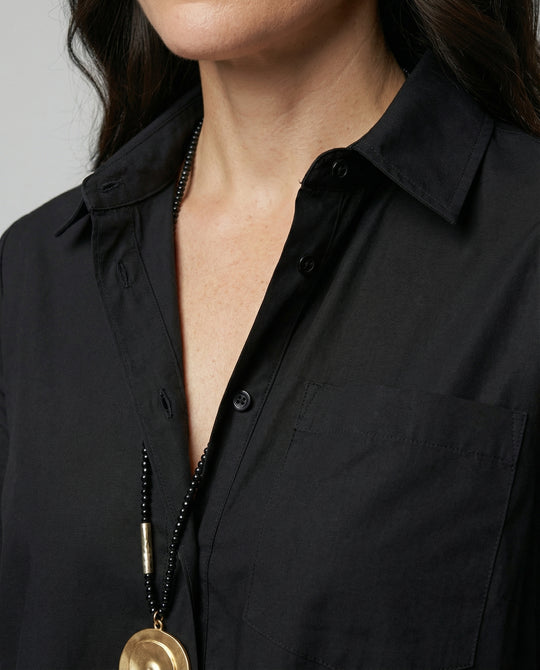 Kleid mit Eleganten langen Ärmeln.