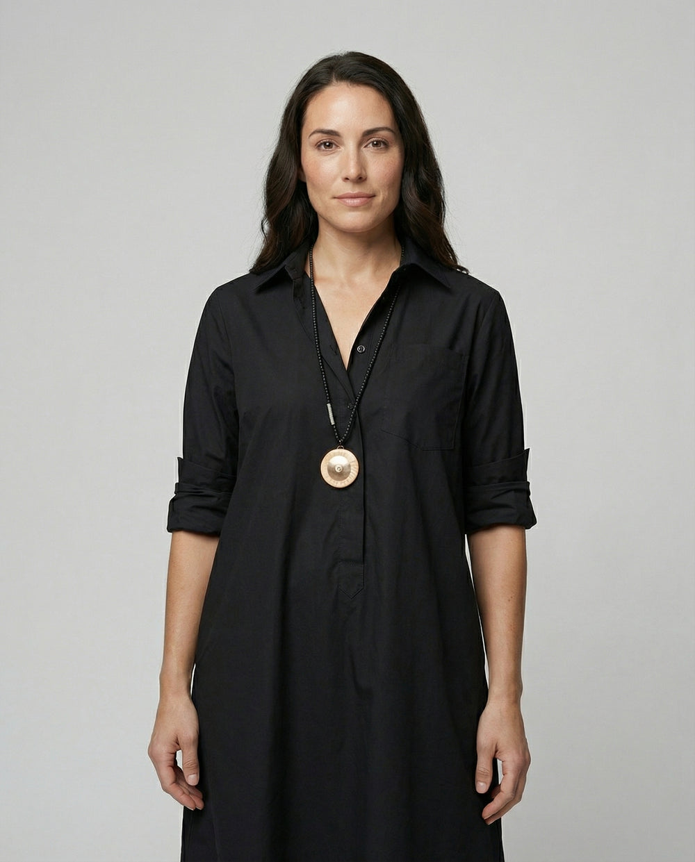 Kleid mit Eleganten langen Ärmeln.