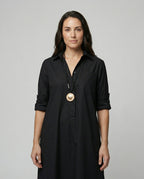 Kleid mit Eleganten langen Ärmeln.