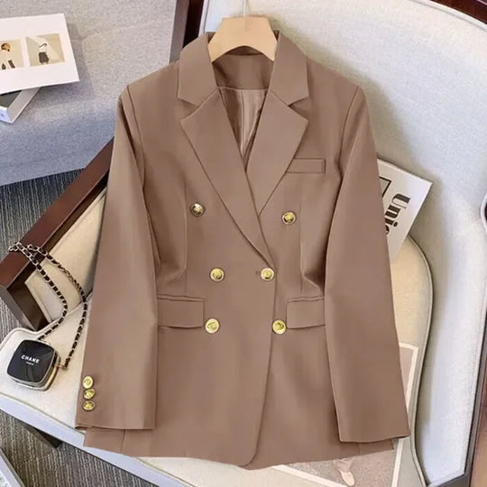 R&B | Weiße Jacke mit Goldenen Knöpfen