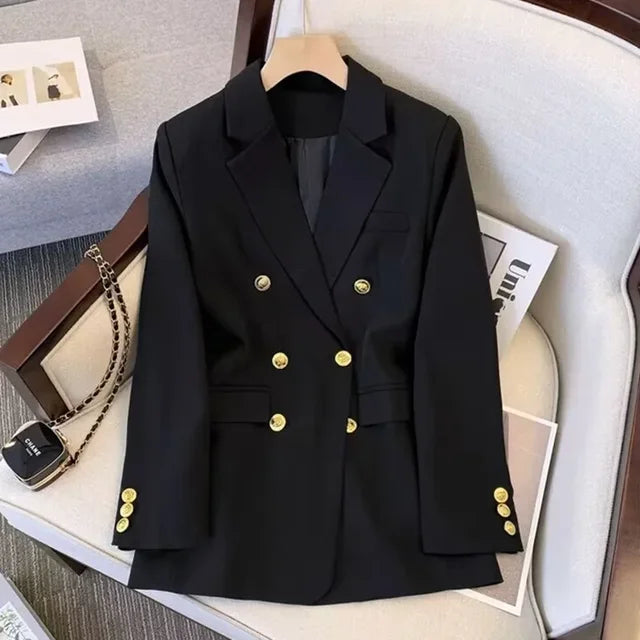 R&B | Weiße Jacke mit Goldenen Knöpfen