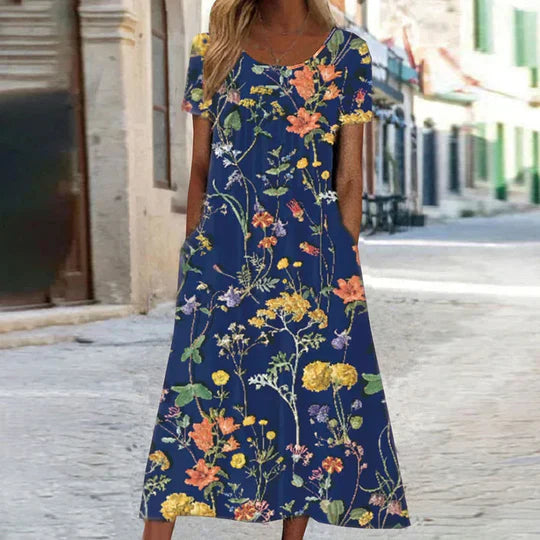 Sommerliches Kleid mit böhmischem Blumenmuster