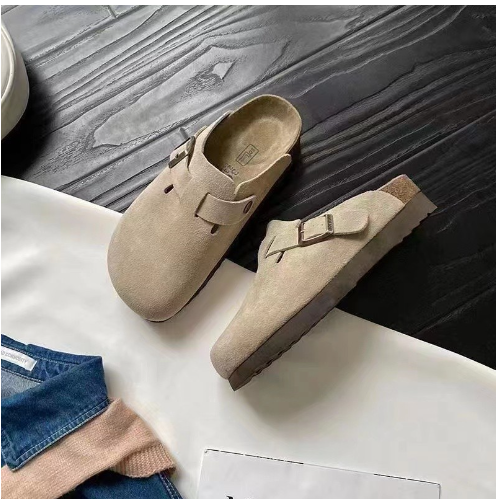 Schlupfclogs mit verstellbarer Schnalle
