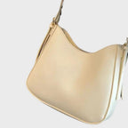 Schlichte und elegante Crossbody-Tasche im minimalistischen Design | Vegan