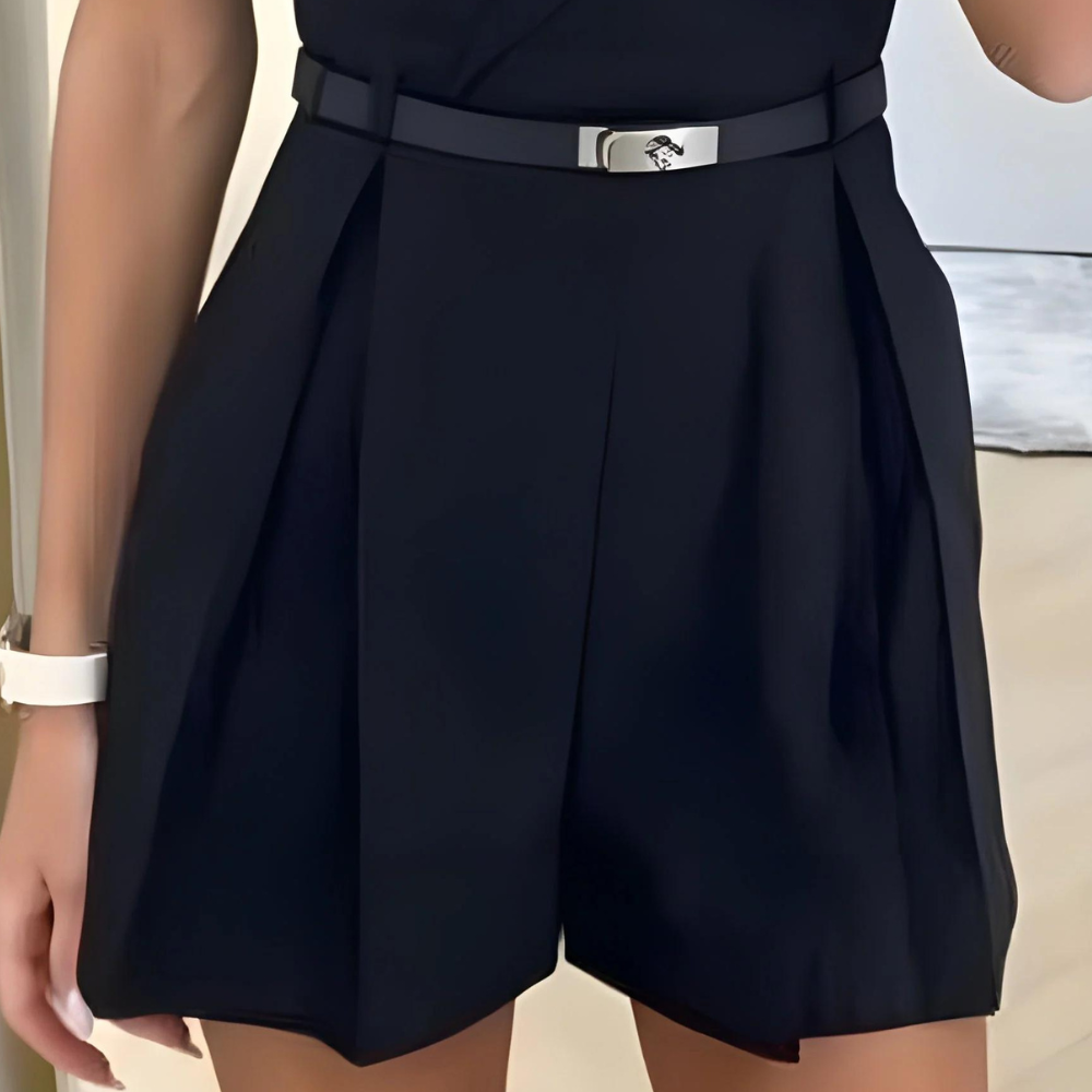 R&B | Ärmelloser Jumpsuit Wickel-V-Ausschnitt Taillierter Gürtel Plissierte Shorts Taillierte Passform