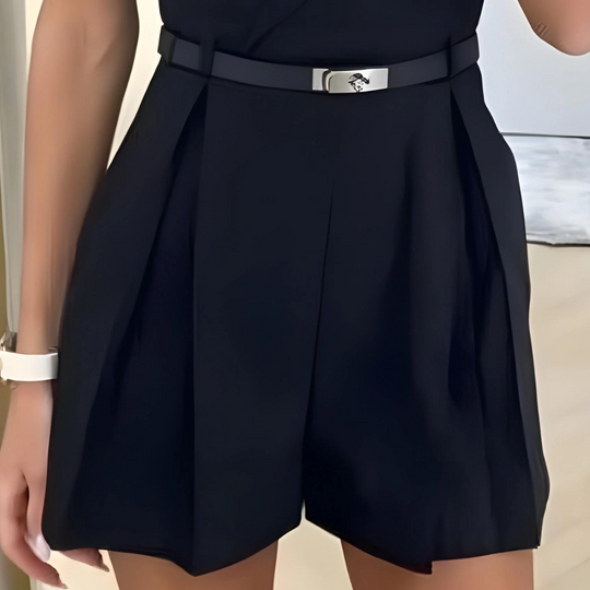 R&B | Ärmelloser Jumpsuit Wickel-V-Ausschnitt Taillierter Gürtel Plissierte Shorts Taillierte Passform