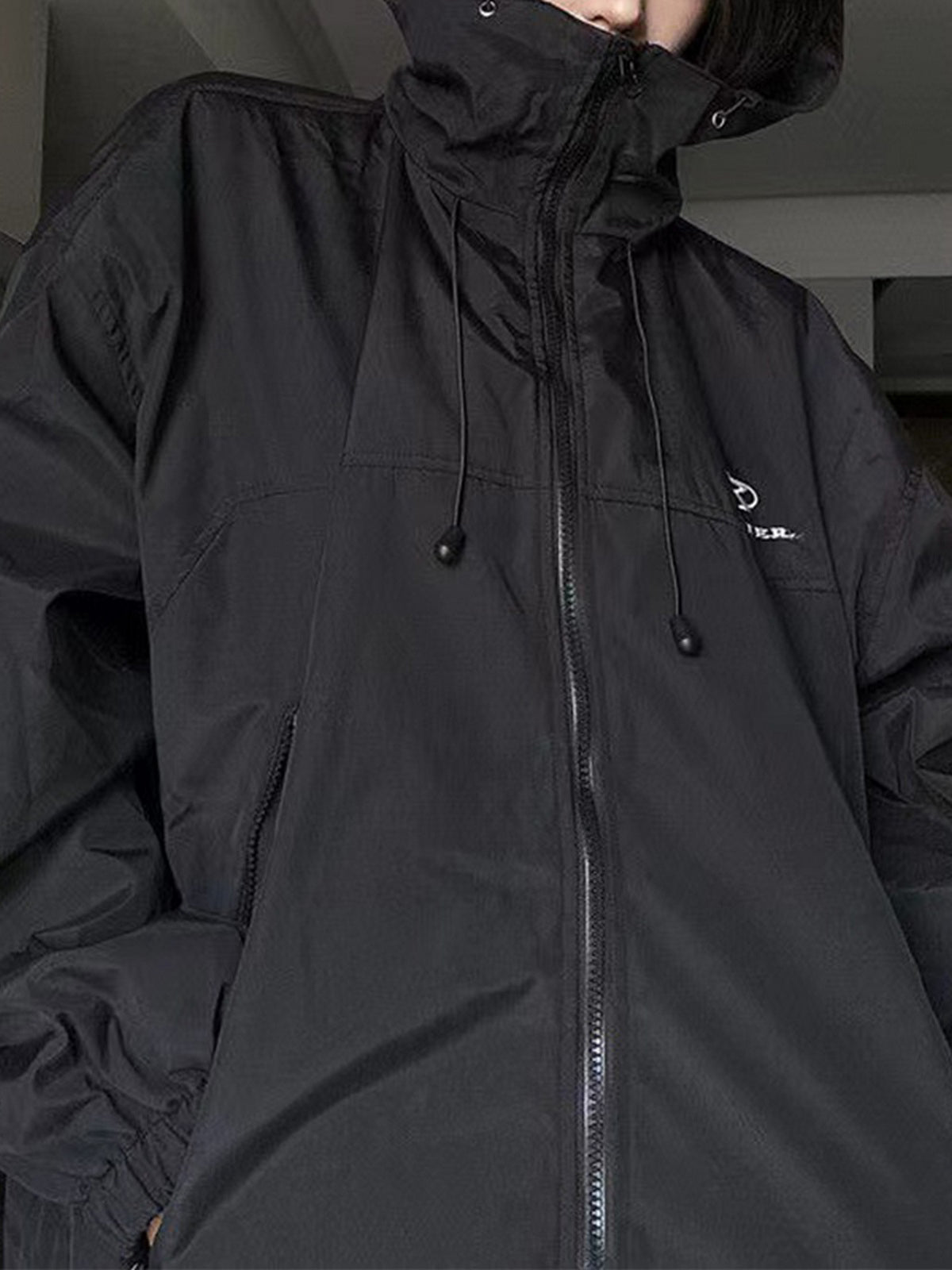 R&B | Retro Schwarze Wasserdichte Outdoorjacke mit Kapuze
