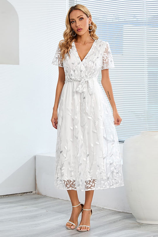 Kurzärmeliges Netzkleid mit Paillettenstickerei