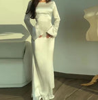 Elegantes Satin-Abendkleid mit langen Ärmeln
