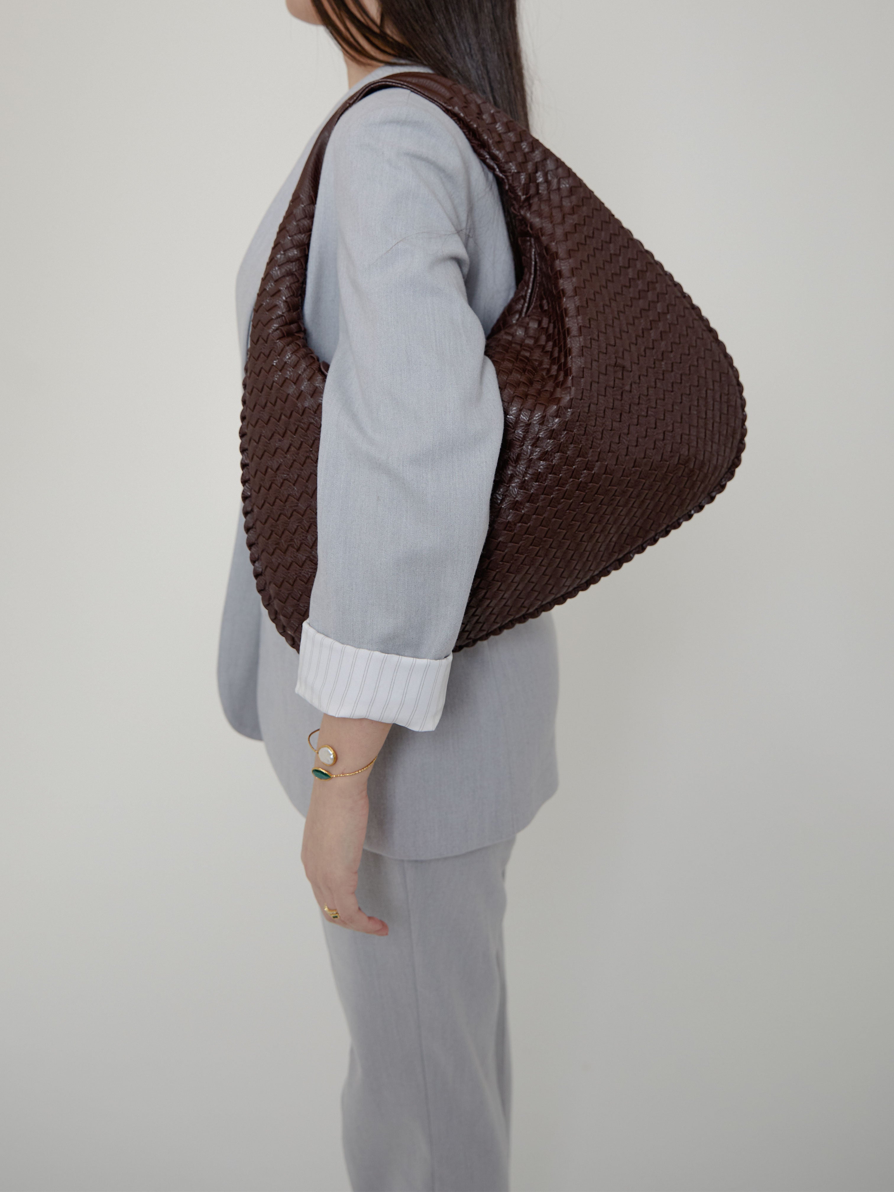 R&B | Kaffee Damenhandtasche Mit Geflochtenem Stilvollen Design