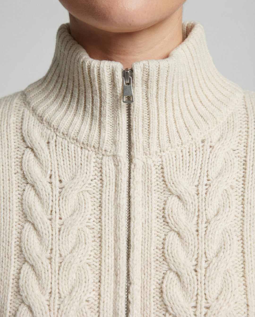 Damen Strickjacke mit hohem Kragen und Reißverschluss R&B