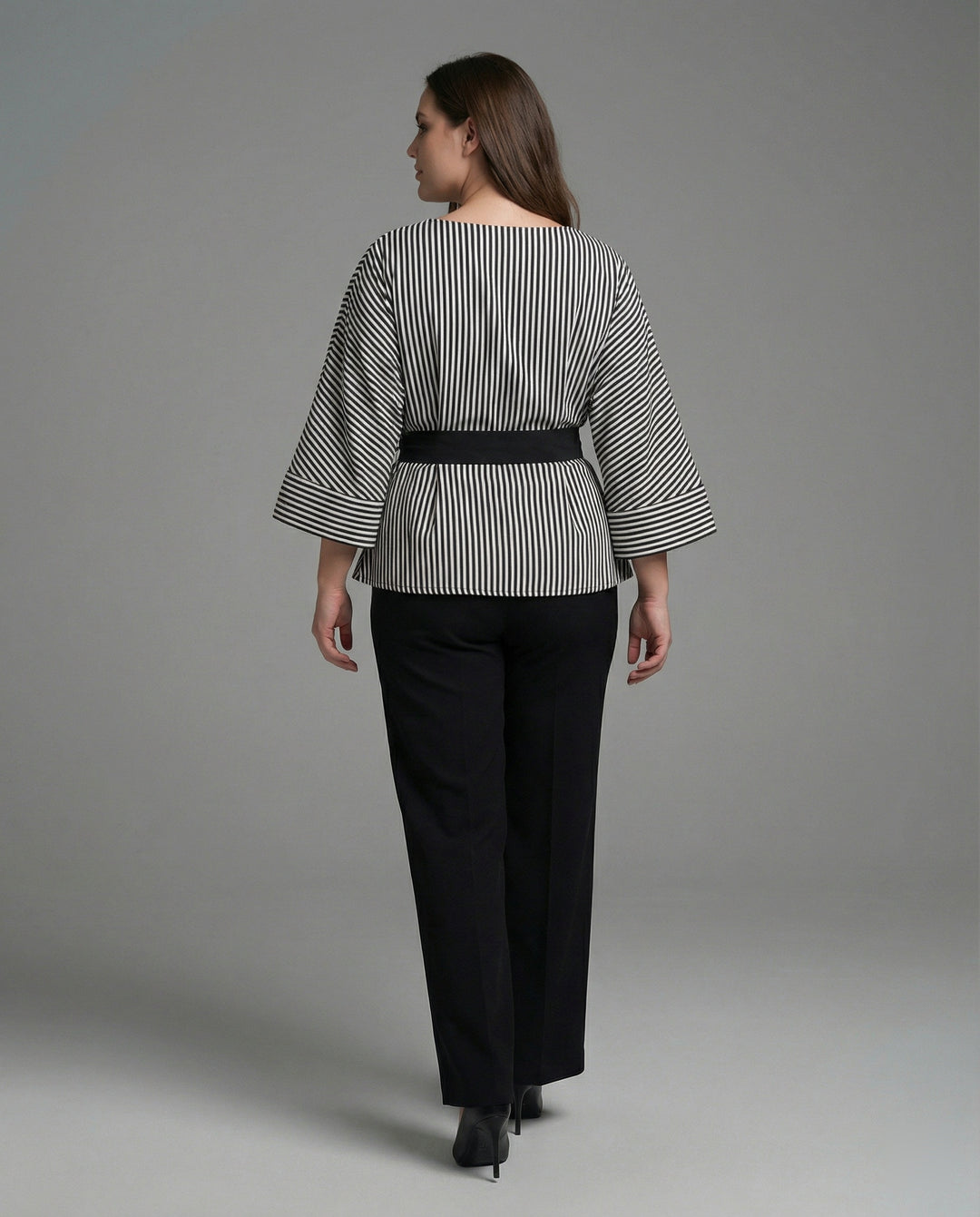 Damen Streetwear zweiteiliges Set mit gestreiftem Wickelshirt, Bindegürtel und weiter Palazzo-Hose R&B