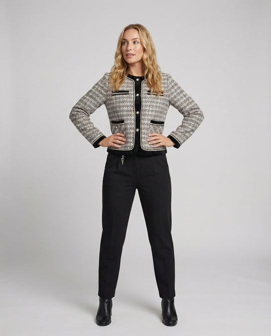 Tweed-Blazer im Bouclé-Look mit Samtbesatz und schlanker Anzughose R&B