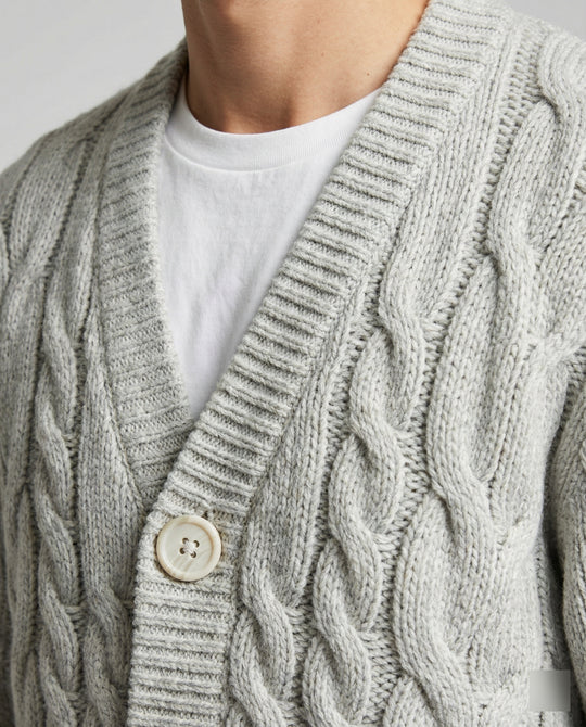 Zopfmuster-Cardigan im Blousonstil mit spitz zulaufendem Saum und tiefem V-Ausschnitt R&B