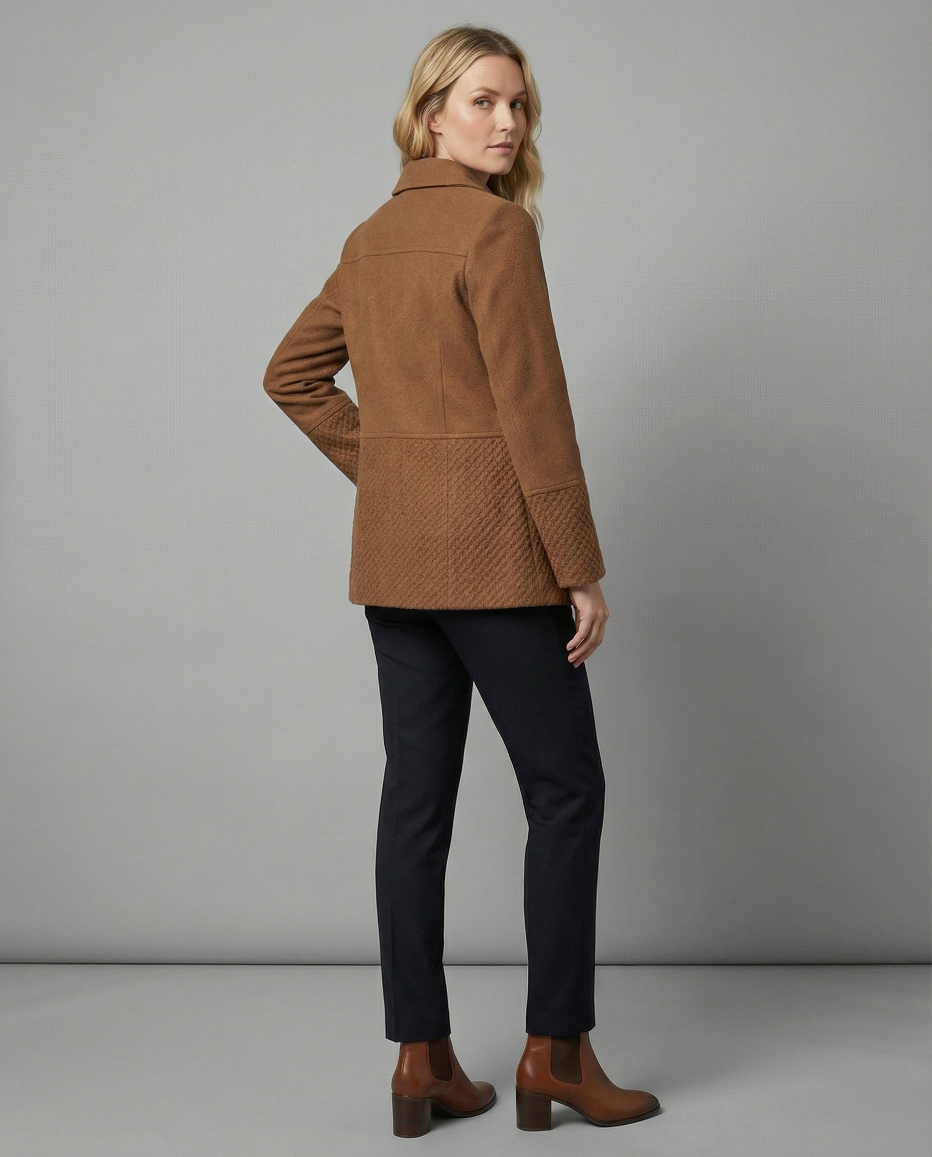 Elegante Wolljacke mit übergroßem Kragen, weiter Schnitt und diagonaler Strickstruktur R&B