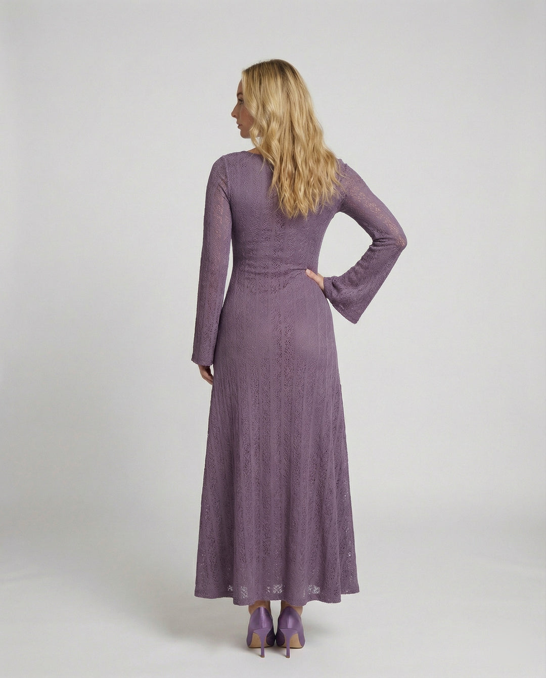Elegantes tailliertes Strickabendkleid mit quadratischem Ausschnitt und bodenlangem A-Linien-Rock R&B