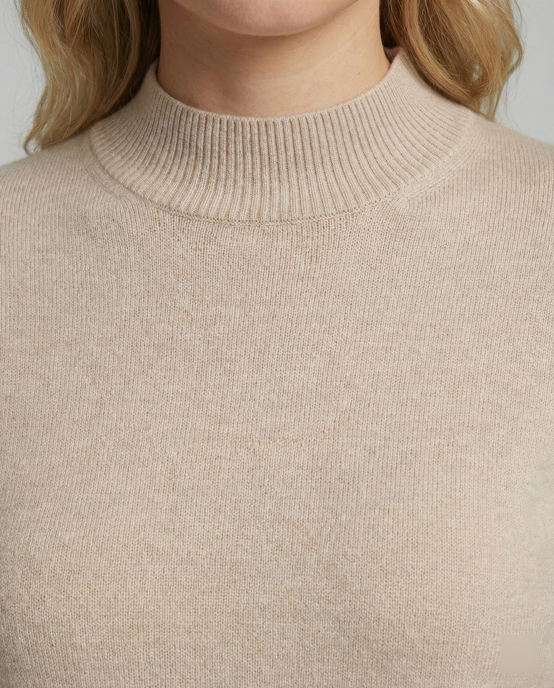Feines Strickensemble mit Stehkragenpullover und komfortabler Elastikbundhose R&B