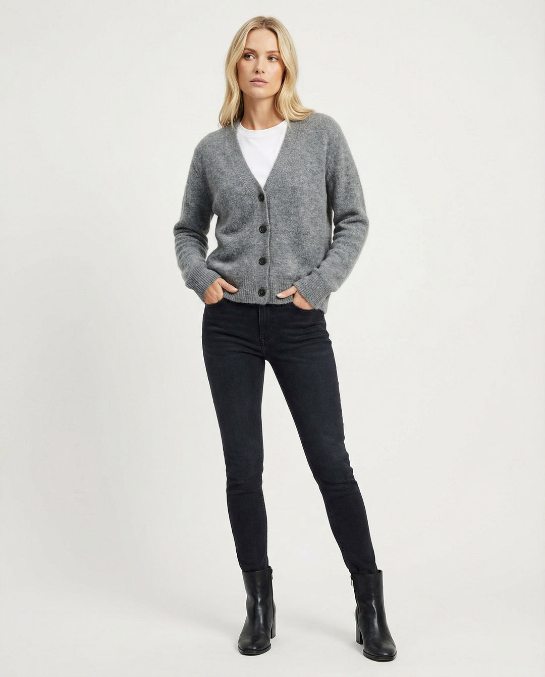 Flauschiger Kurzcardigan aus Alpaka-Mix mit verdeckter Knopfleiste und breiten Rippbündchen R&B