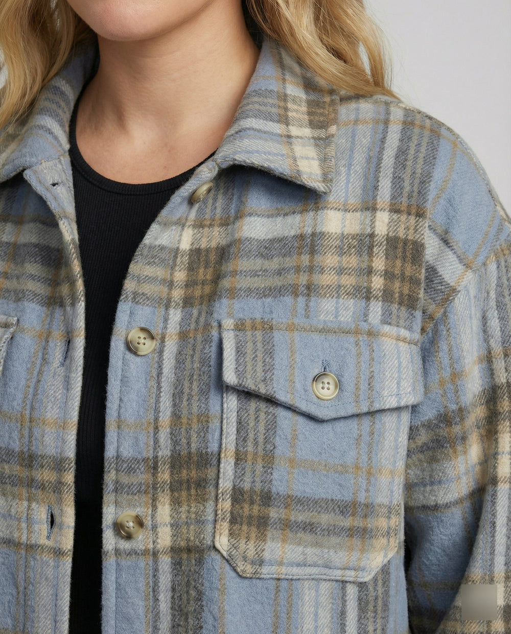 Karierte Hemdjacke im Shacket-Stil mit Hemdkragen Druckknopfleiste und aufgesetzten Brusttaschen R&B