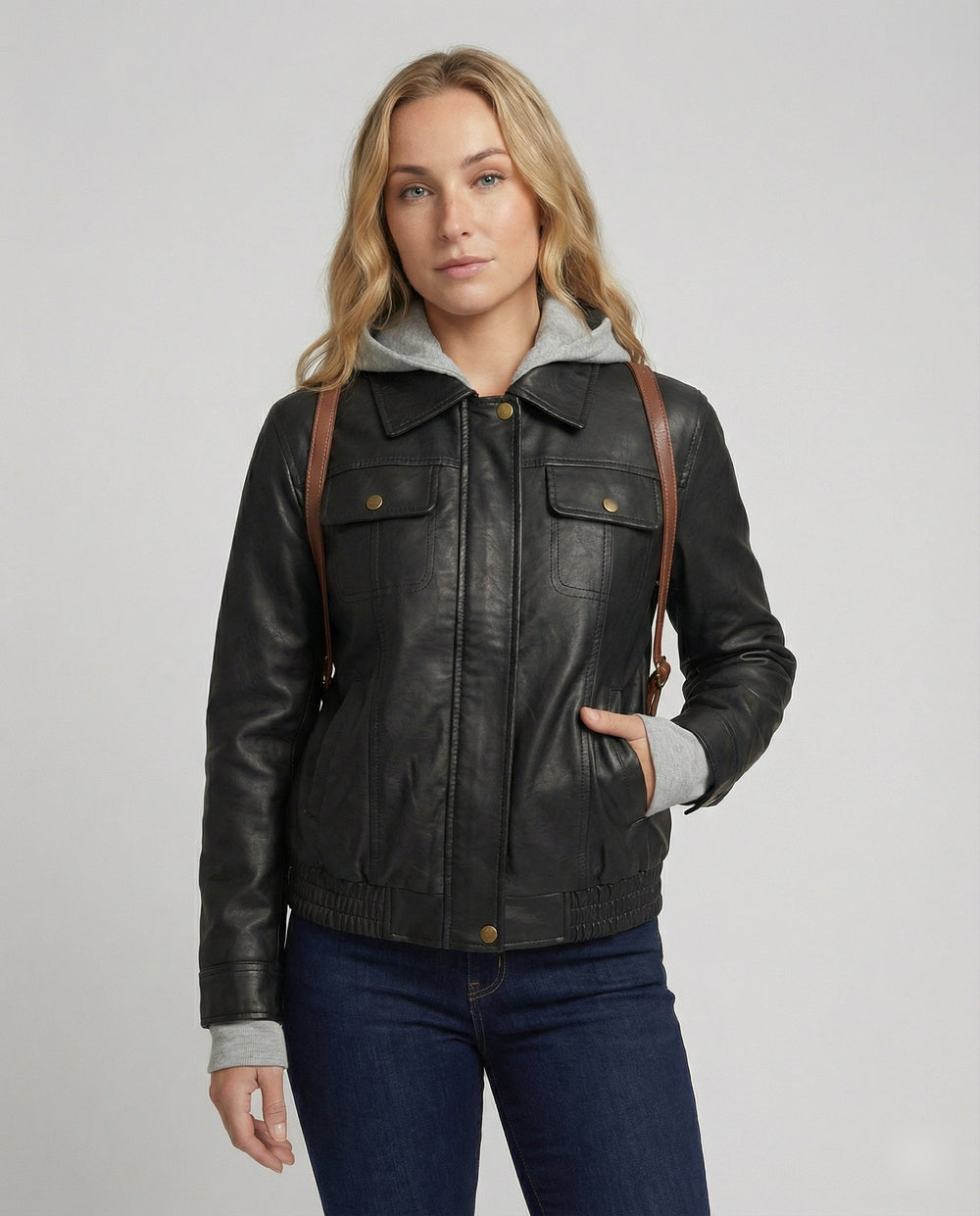 Kurz geschnittener Boxy-Lederblouson mit Hemdkragen, Brustpattentaschen und verstellbarem Saum R&B