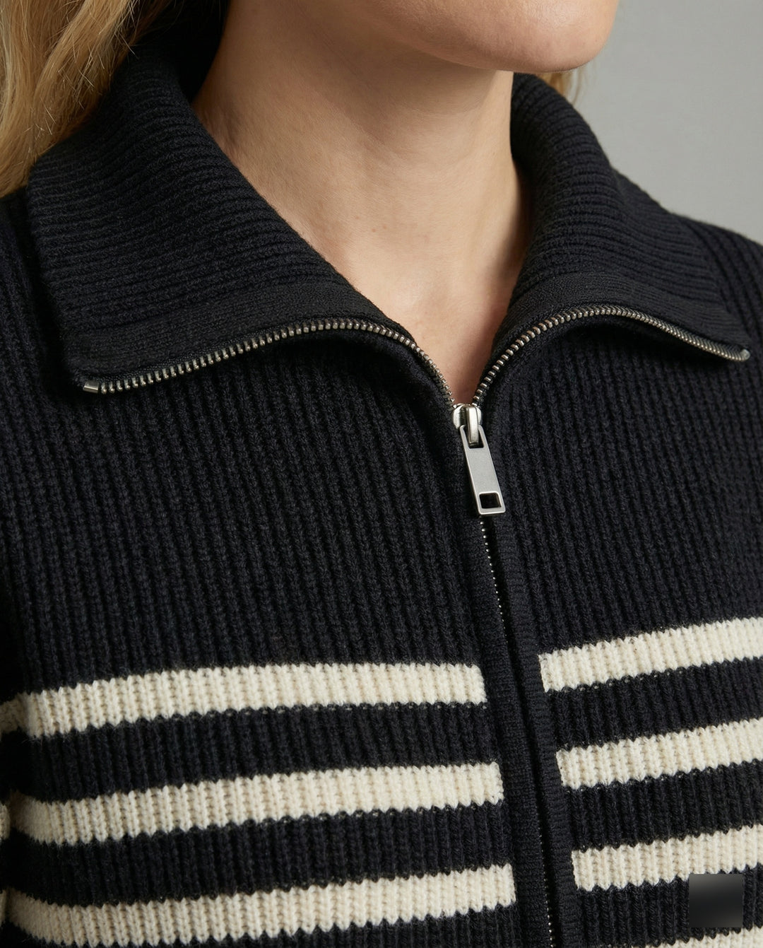 Kurze Strickjacke mit maritimen Blockstreifen Reißverschluss und Schalkragen R&B