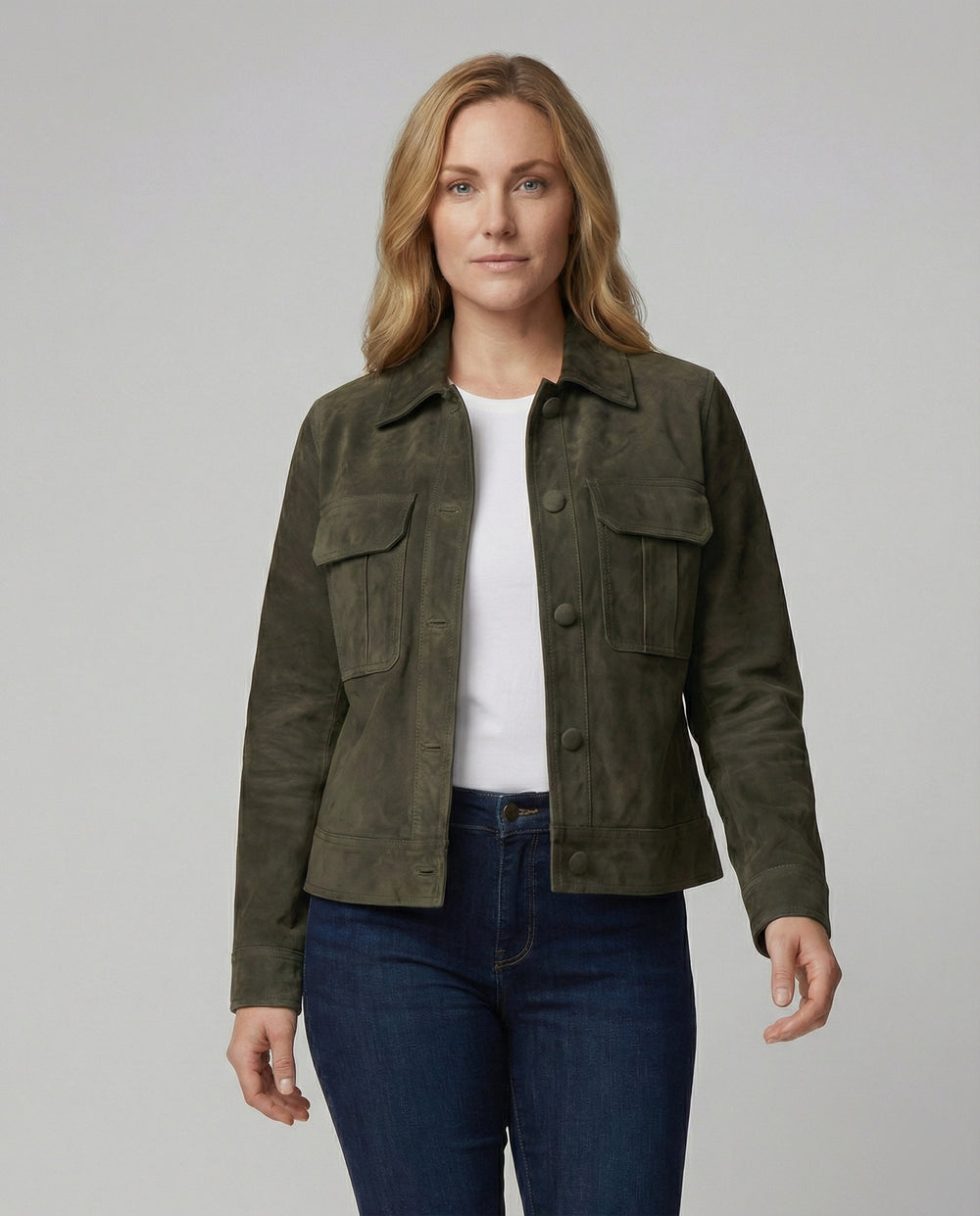 Kurze Velourslederjacke im Utility-Stil mit aufgesetzten Klappentaschen und bezogenen Knöpfen R&B