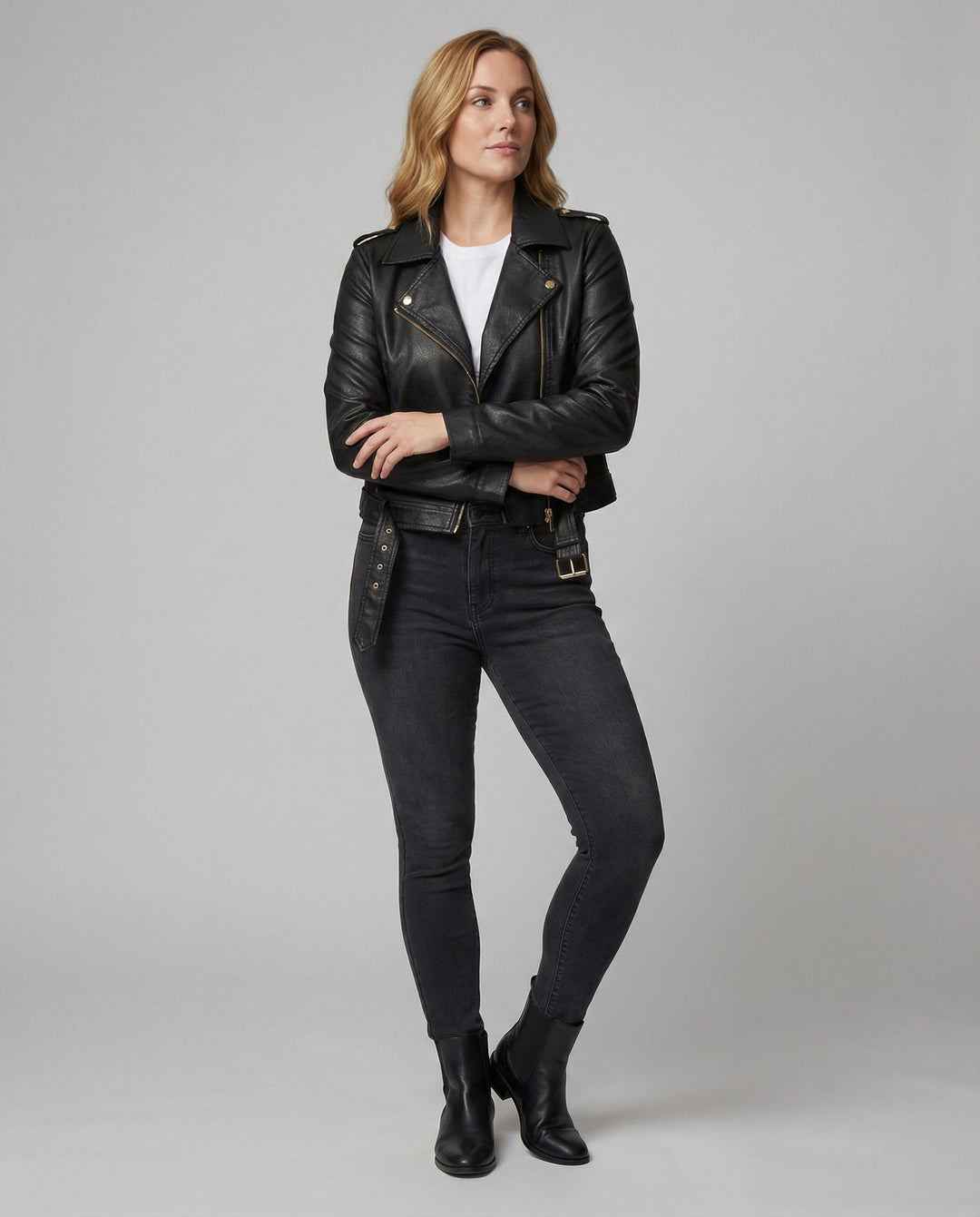 Kurze taillierte Biker-Lederjacke mit Reverskragen und Taillengürtel R&B