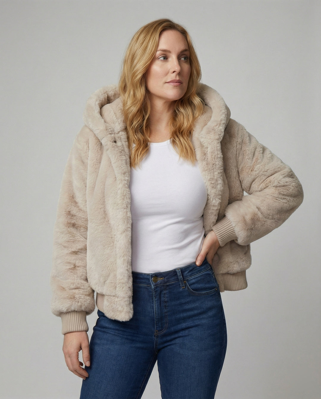 Kuschelige Teddy-Kapuzenjacke mit kastigem Schnitt, kurzem Saum und verdecktem Verschluss R&B