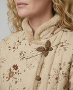 Kuscheliges Winter-Loungewear-Ensemble mit plüschgefütterter Kurzjacke, weiten Kimonoärmeln und fließender Samthose R&B