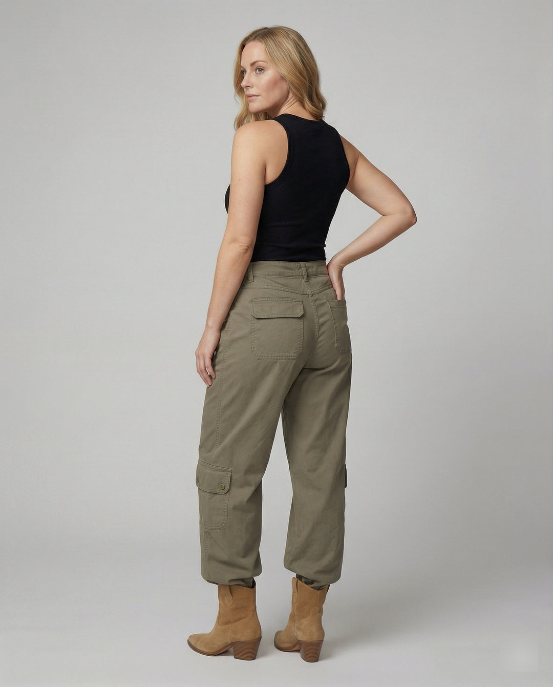 Legerweite Cargo-Palazzohose mit aufgesetzten Klappentaschen, Druckknopfdetails und mittelhohem Bund R&B