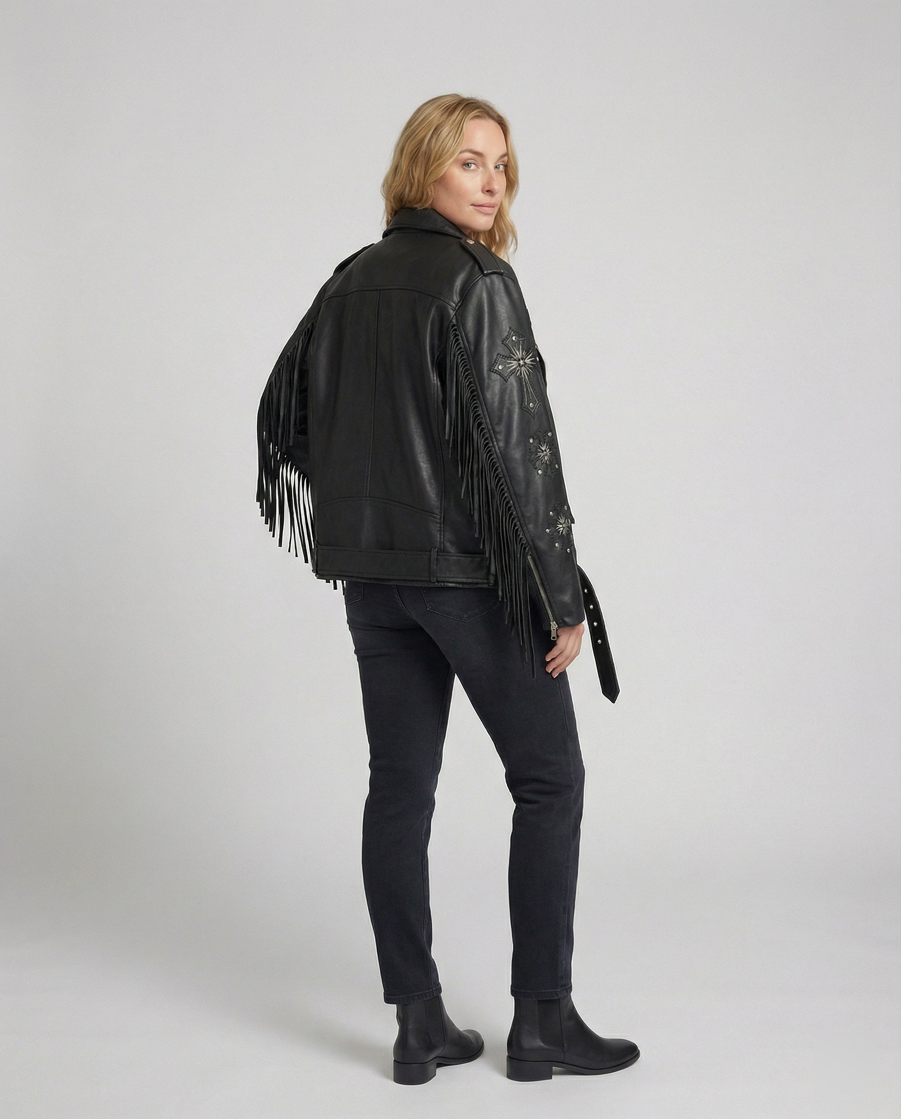 Oversized Kunstleder-Bikerjacke mit Sternnieten, Schnallen und verstellbarem Taillengürtel R&B
