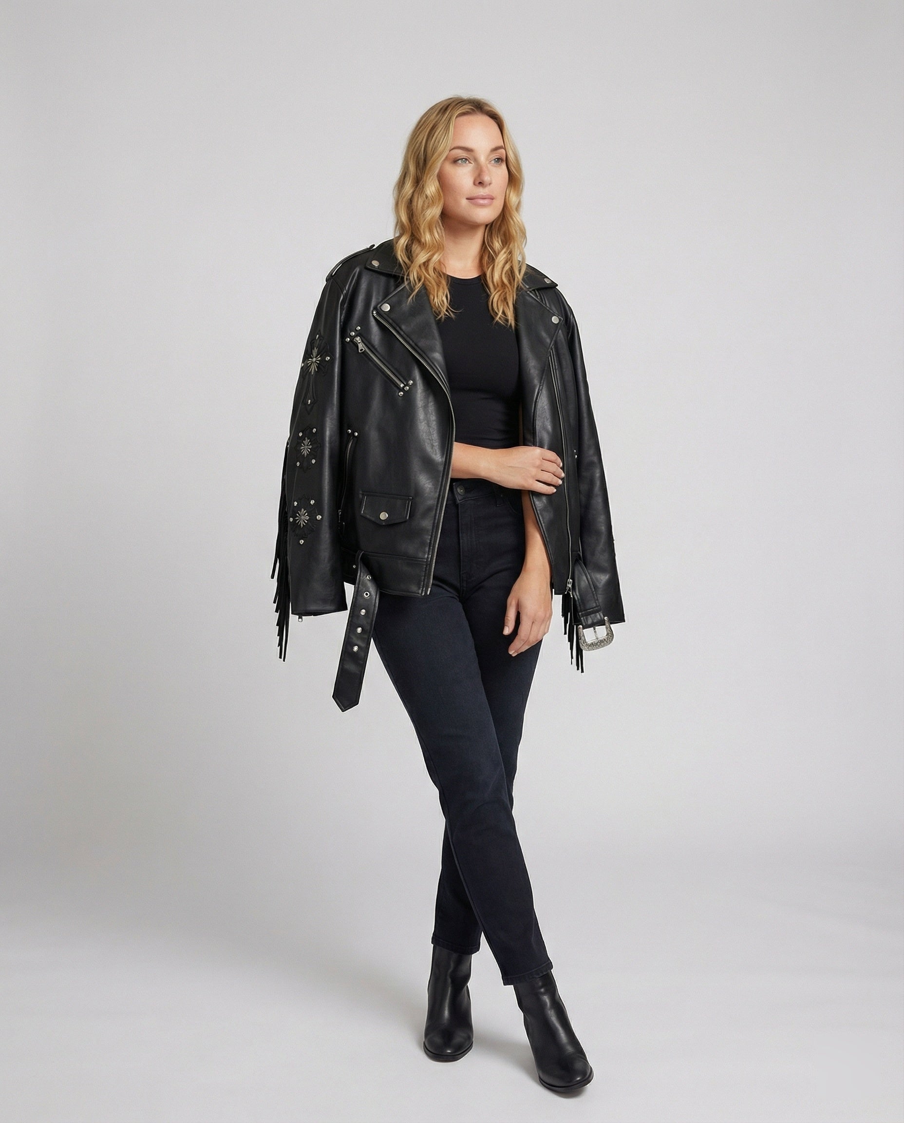 Oversized Kunstleder-Bikerjacke mit Sternnieten, Schnallen und verstellbarem Taillengürtel R&B