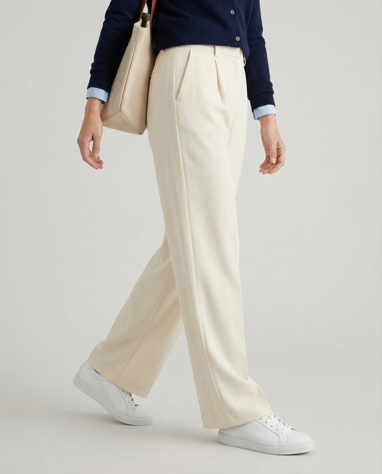 Seidenweiche Twill-Marlenehose mit hoher Bundführung, fixierter Bügelfalte und seitlichen Eingrifftaschen R&B